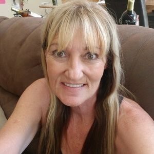 Meet your Posher, Dee dee